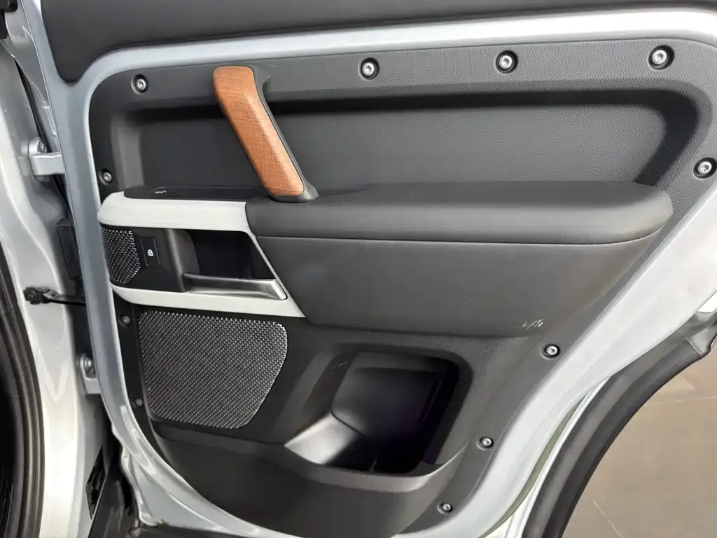 Land Rover Defender 2023 из CN, фото 4