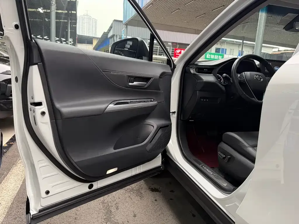 Toyota Venza 2024 из CN, фото 8