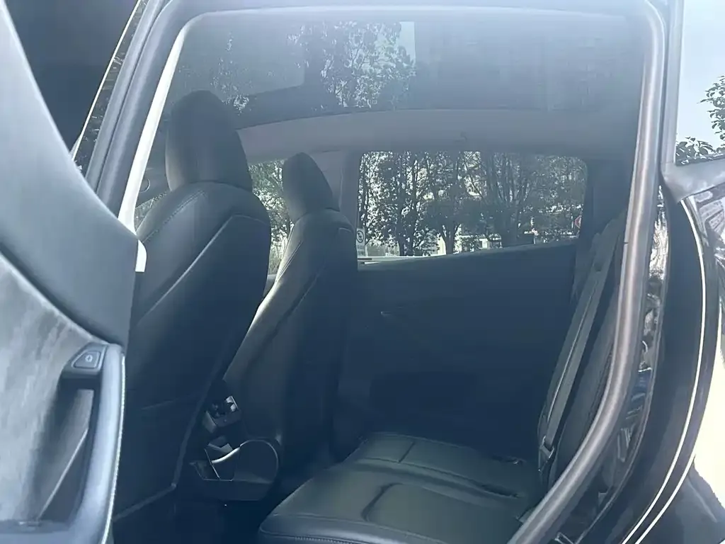 Tesla Model Y 2024 из CN, фото 3