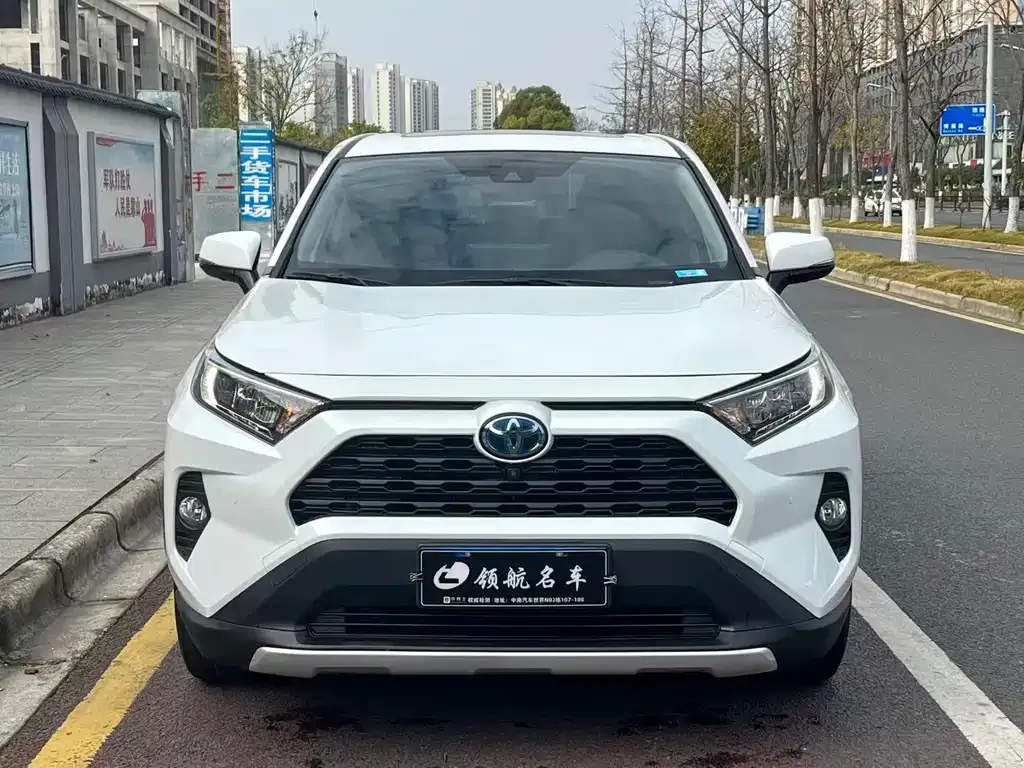 Toyota RAV4 2023 из CN, фото 1