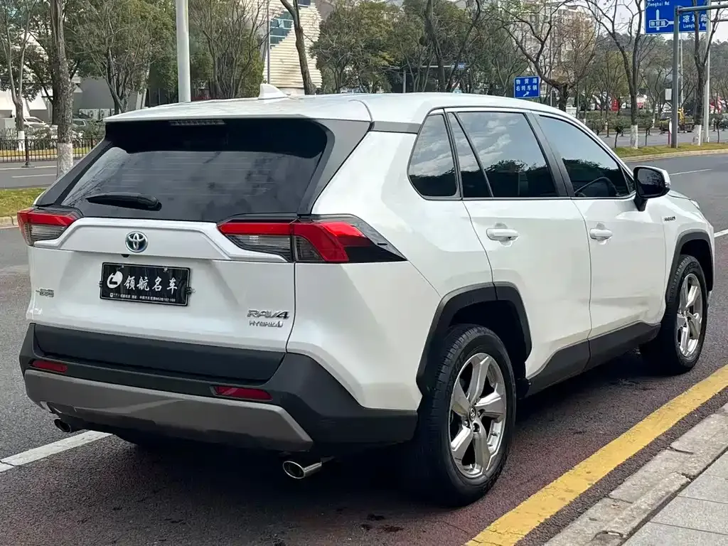 Toyota RAV4 2023 из CN, фото 4