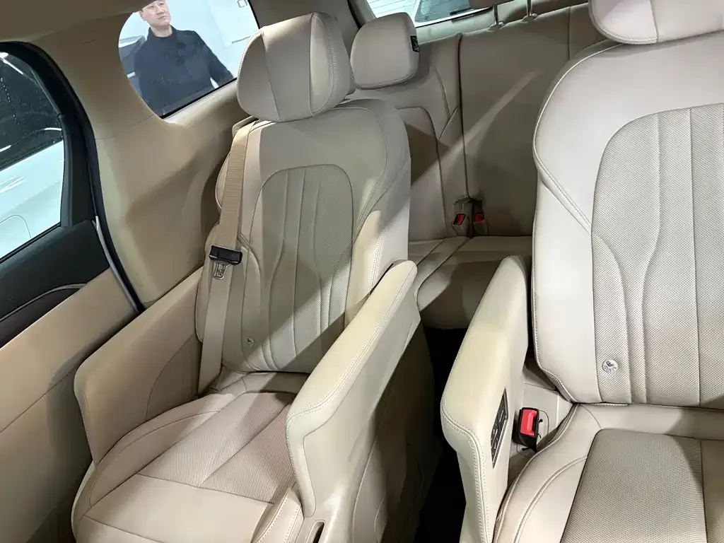 Buick GL8 Hybrid 2025 из CN, фото 2