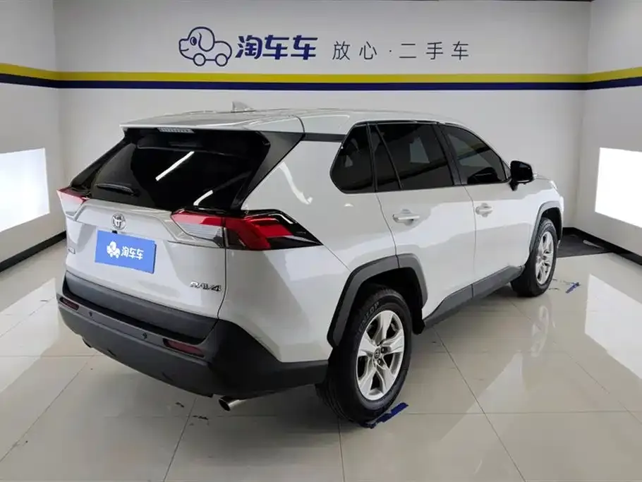 Toyota RAV4 2023 из CN, фото 3