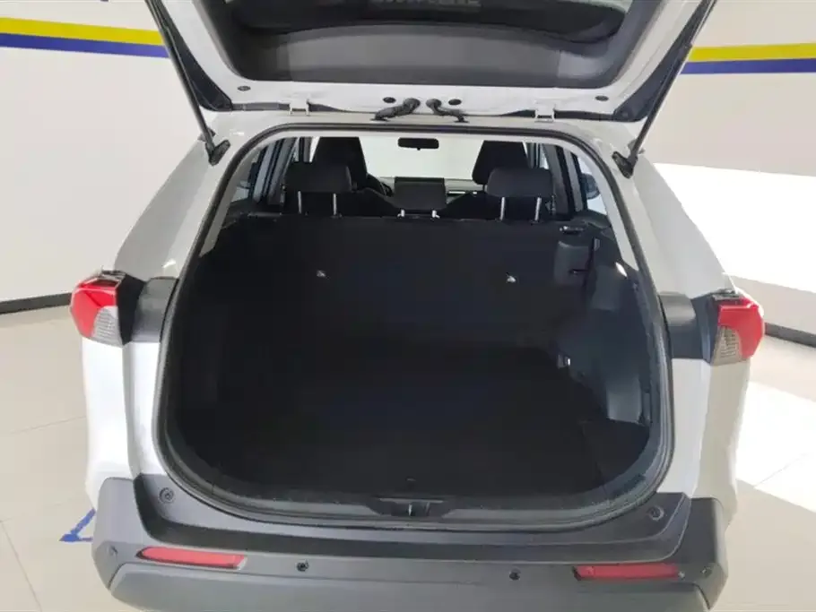 Toyota RAV4 2023 из CN, фото 4