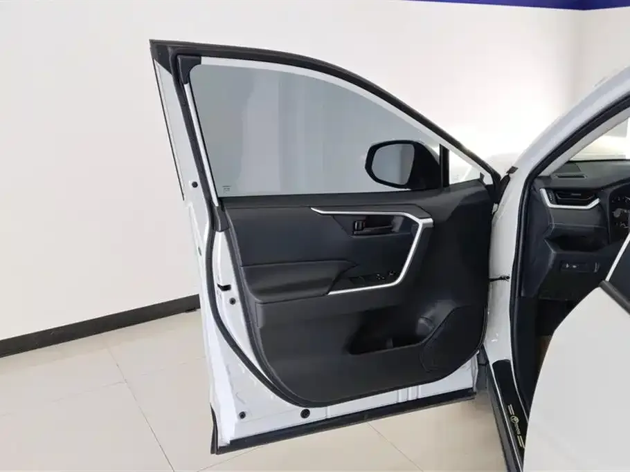 Toyota RAV4 2023 из CN, фото 7