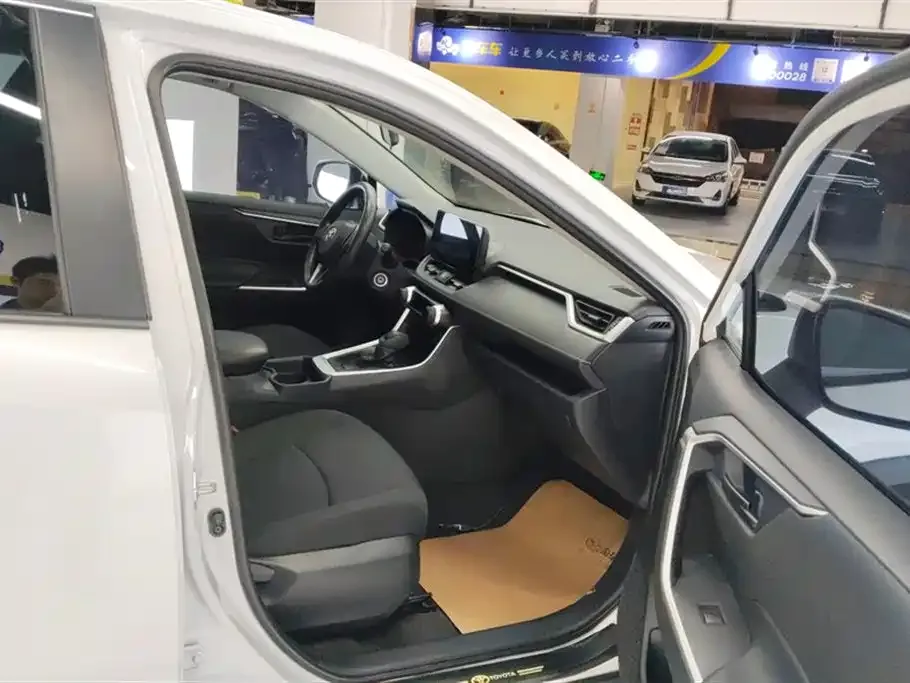 Toyota RAV4 2023 из CN, фото 8