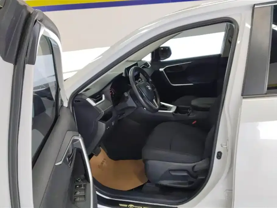 Toyota RAV4 2023 из CN, фото 9