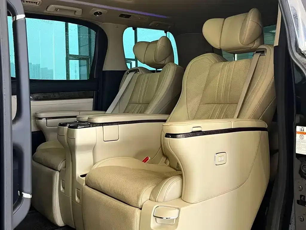 Toyota Alphard 2021 из CN, фото 4