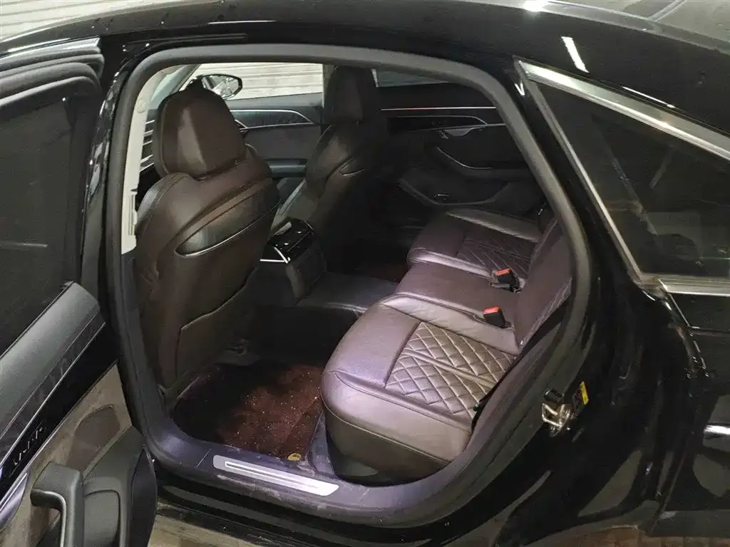 Audi A8 2021 из CN, фото 3