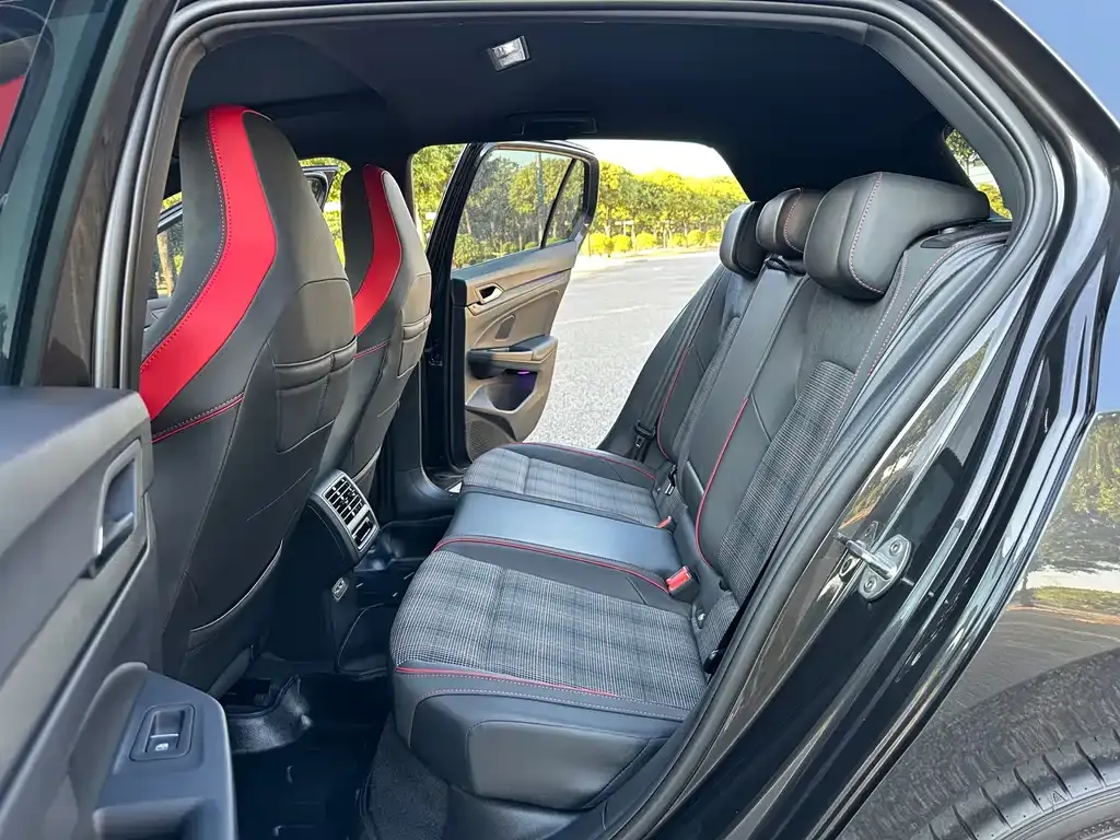 Volkswagen Golf GTI 2022 из CN, фото 2