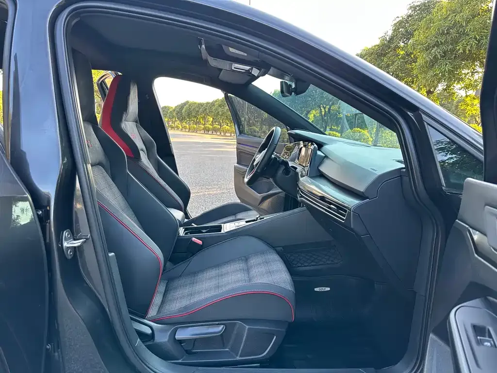 Volkswagen Golf GTI 2022 из CN, фото 3