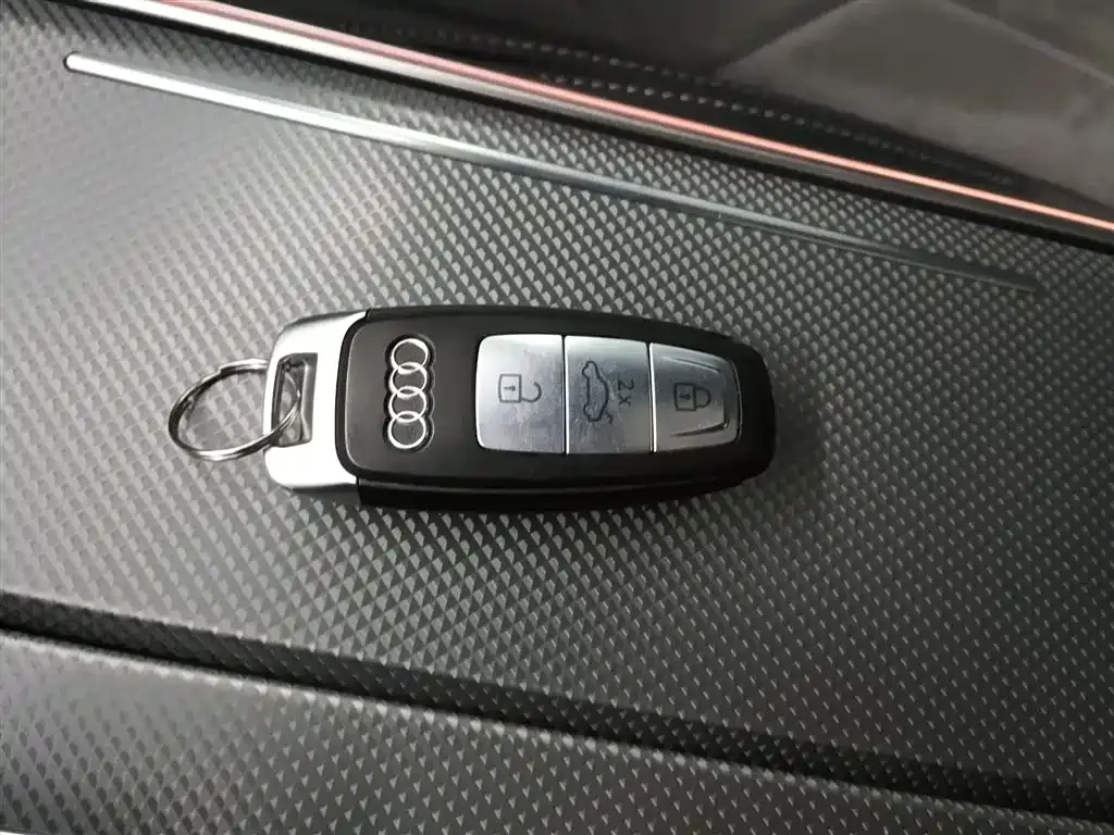 Audi A6L 2023 из CN, фото 8