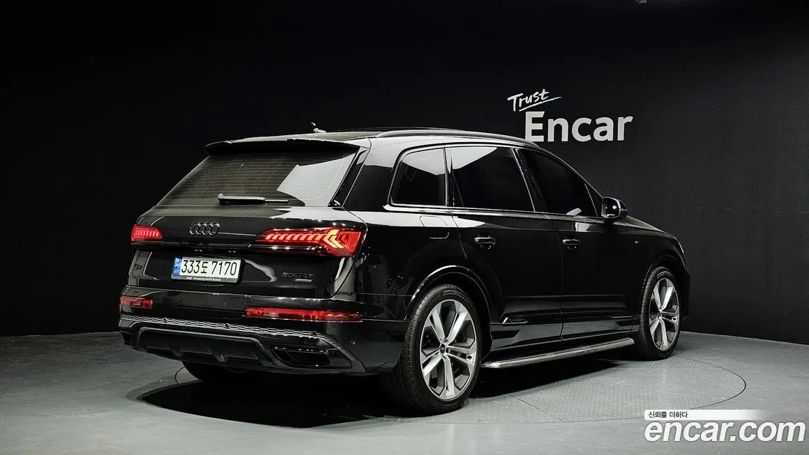 Audi Q7 — фото 10