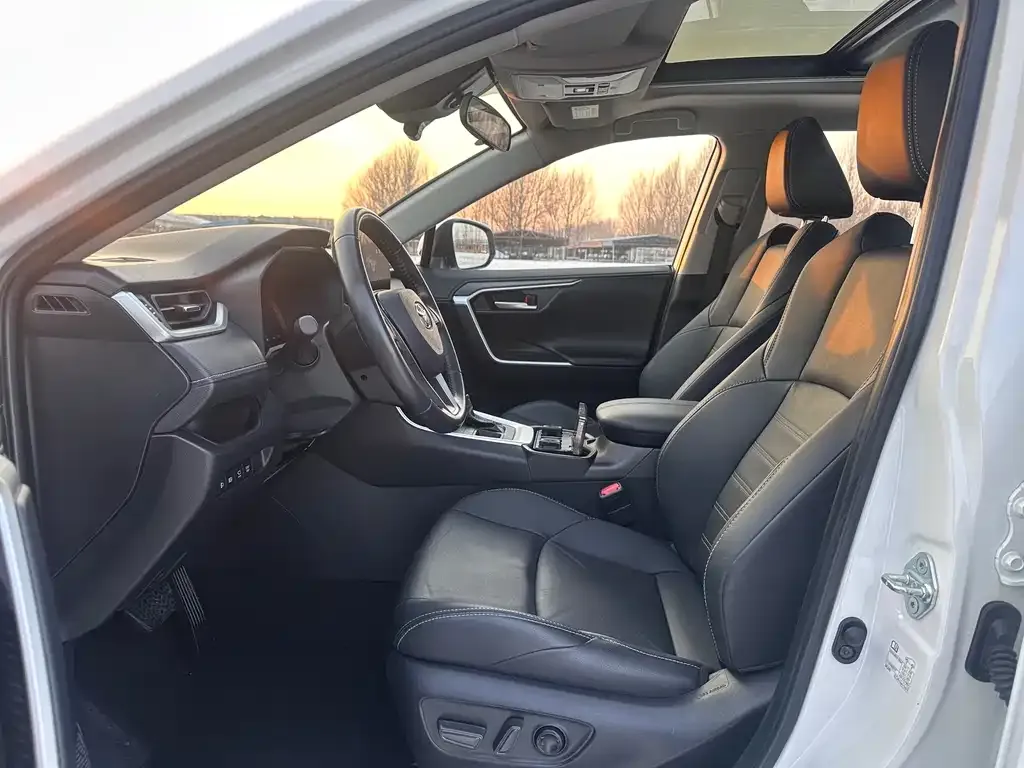 Toyota Wildlander 2023 из CN, фото 4