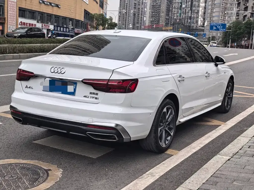 Audi A4L 2023 из CN, фото 4