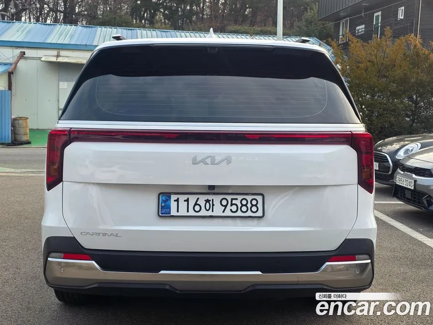 Kia Carnival — фото 10