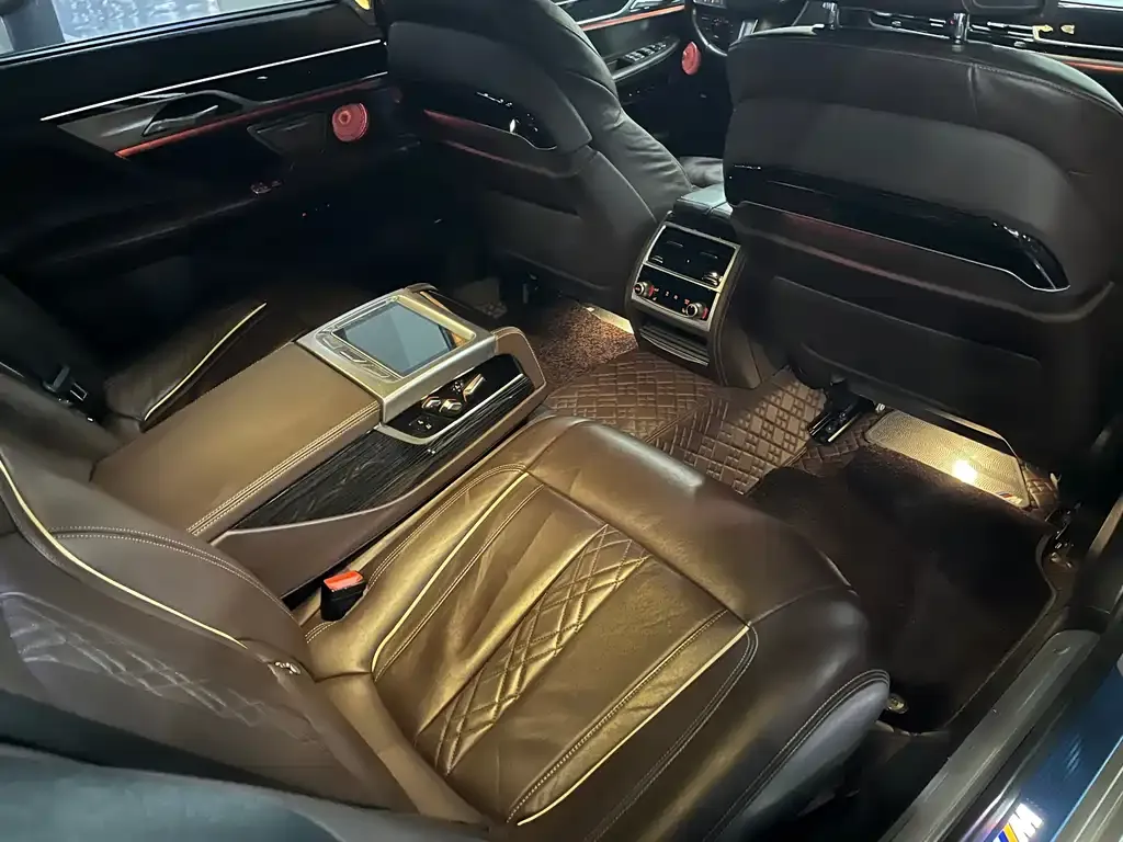 BMW 7 Series 2021 из CN, фото 2