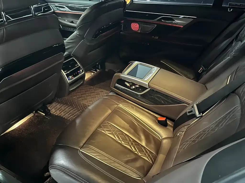 BMW 7 Series 2021 из CN, фото 5
