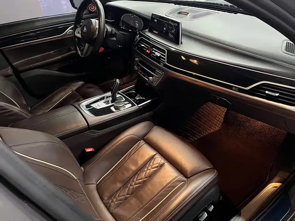 BMW 7 Series 2021 из CN, фото 8