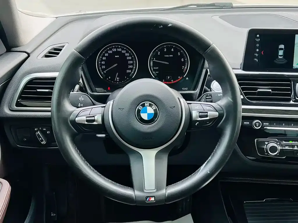 BMW 1 Series 2021 из CN, фото 9