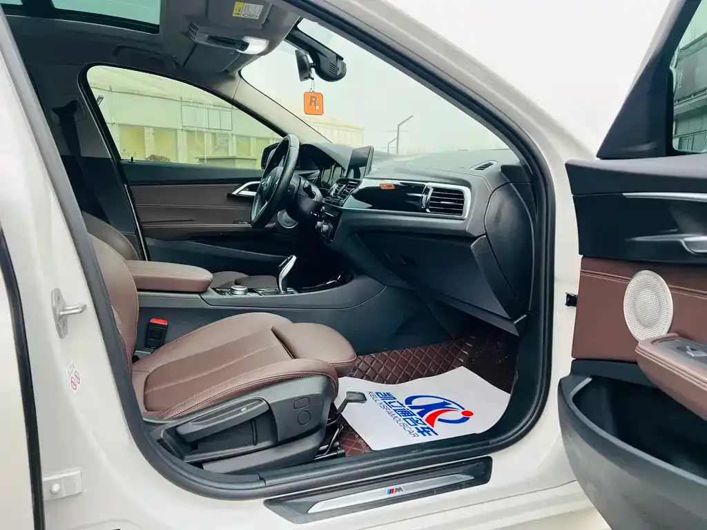 BMW 1 Series 2021 из CN, фото 3