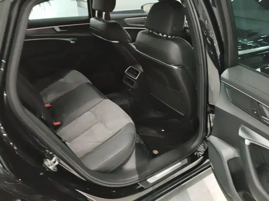 Audi A6L 2022 из CN, фото 4