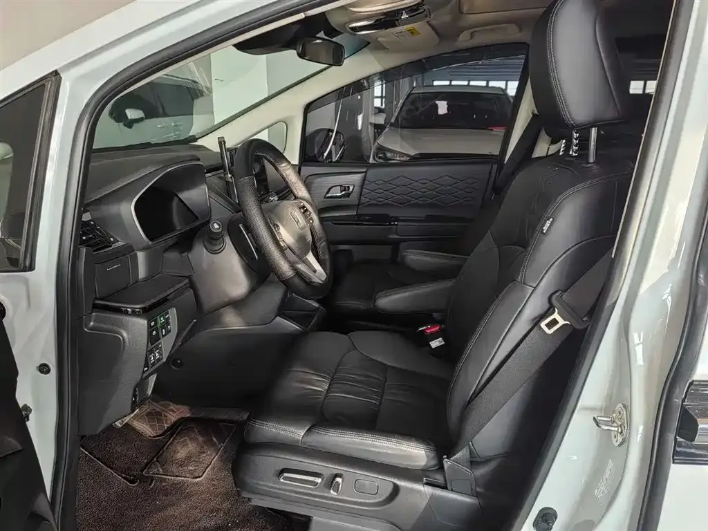 Honda Elysion 2024 из CN, фото 4