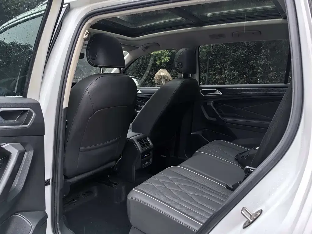 Volkswagen Tiguan L 2023 из CN, фото 3