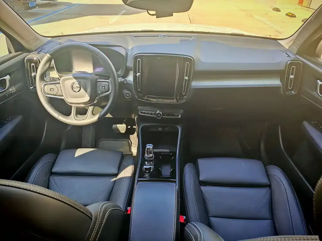 Volvo XC40 2025 из CN, фото 5
