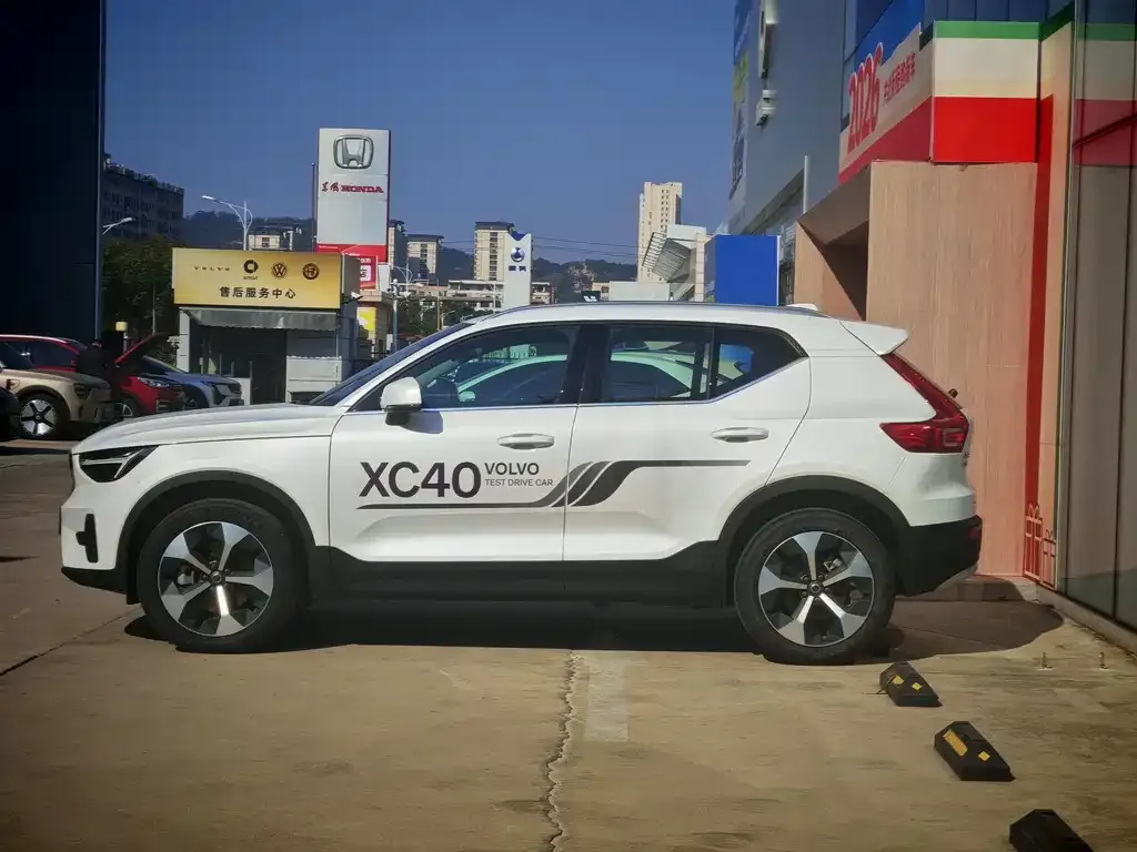 Volvo XC40 2025 из CN, фото 8
