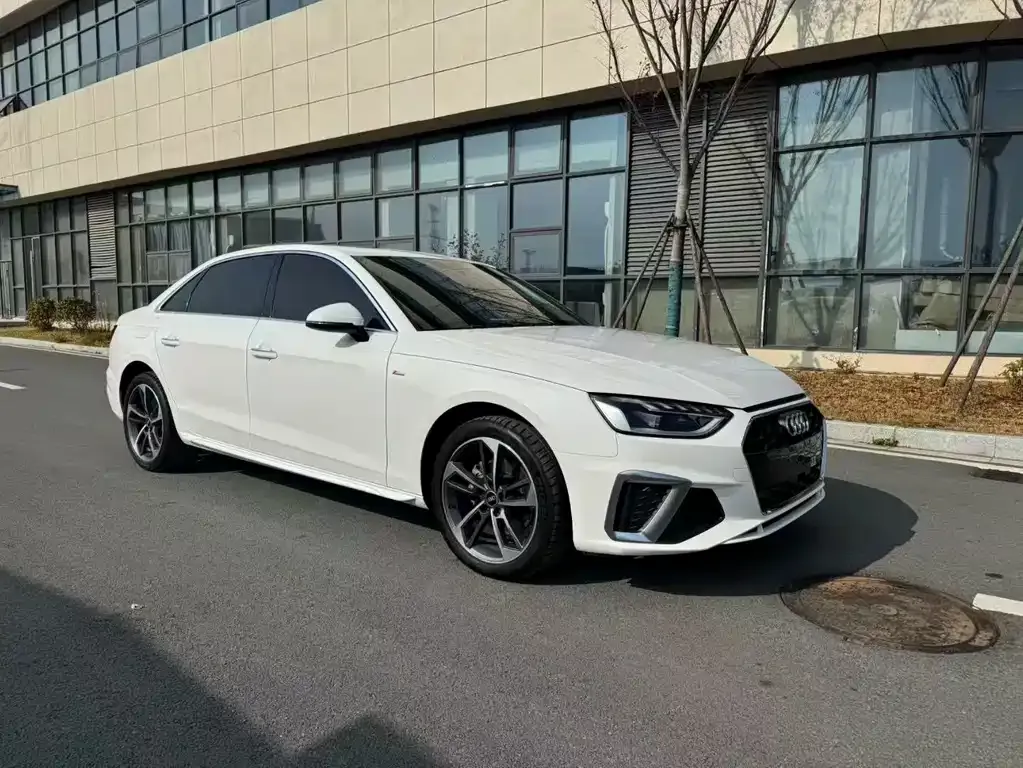 Audi A4L 2022 из CN, фото 1
