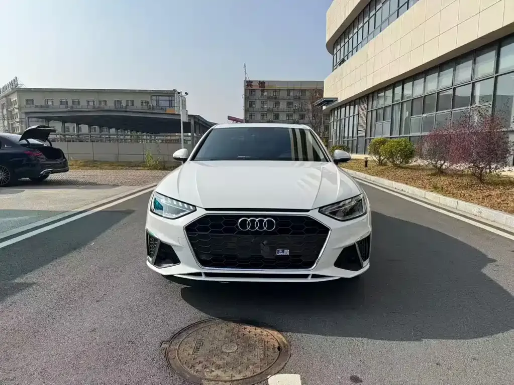 Audi A4L 2022 из CN, фото 4