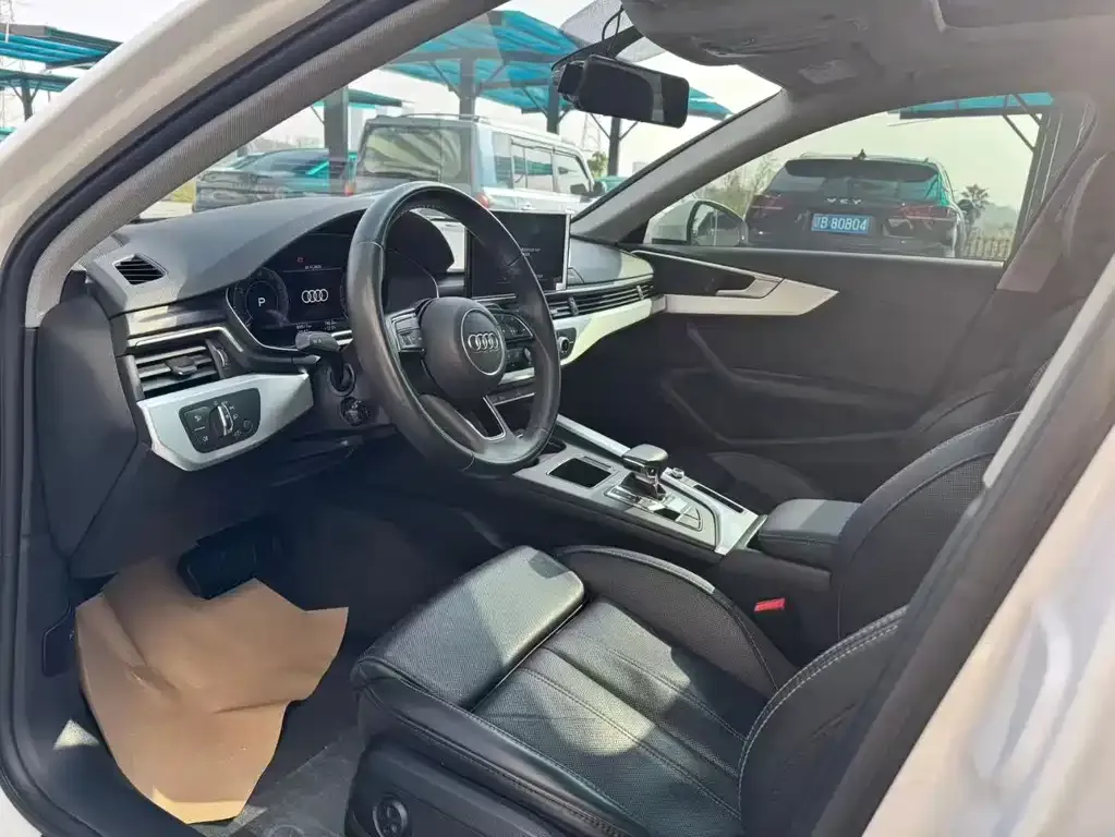 Audi A4L 2022 из CN, фото 2
