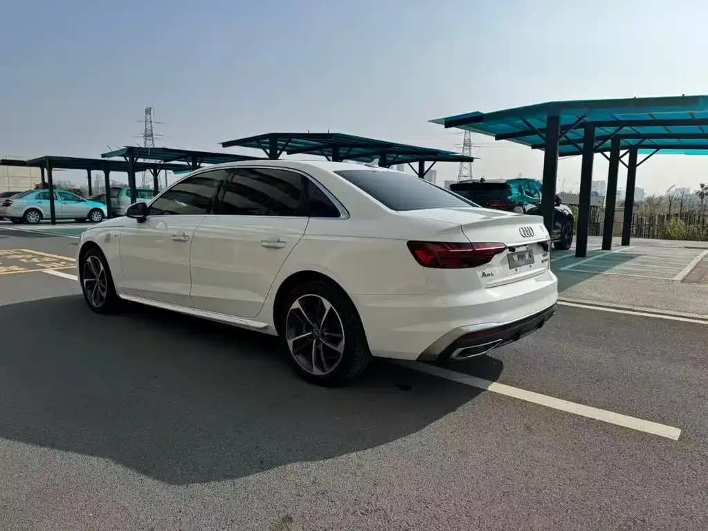 Audi A4L 2022 из CN, фото 3