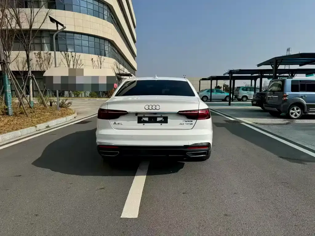 Audi A4L 2022 из CN, фото 5