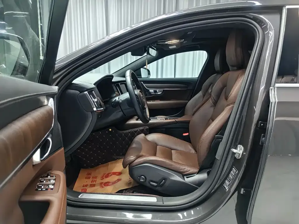 Volvo S90 2023 из CN, фото 4