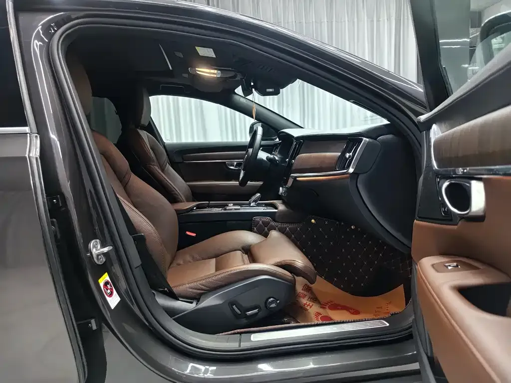 Volvo S90 2023 из CN, фото 5