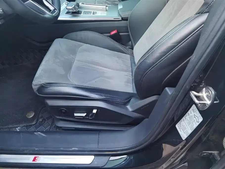 Audi A6L 2023 из CN, фото 4