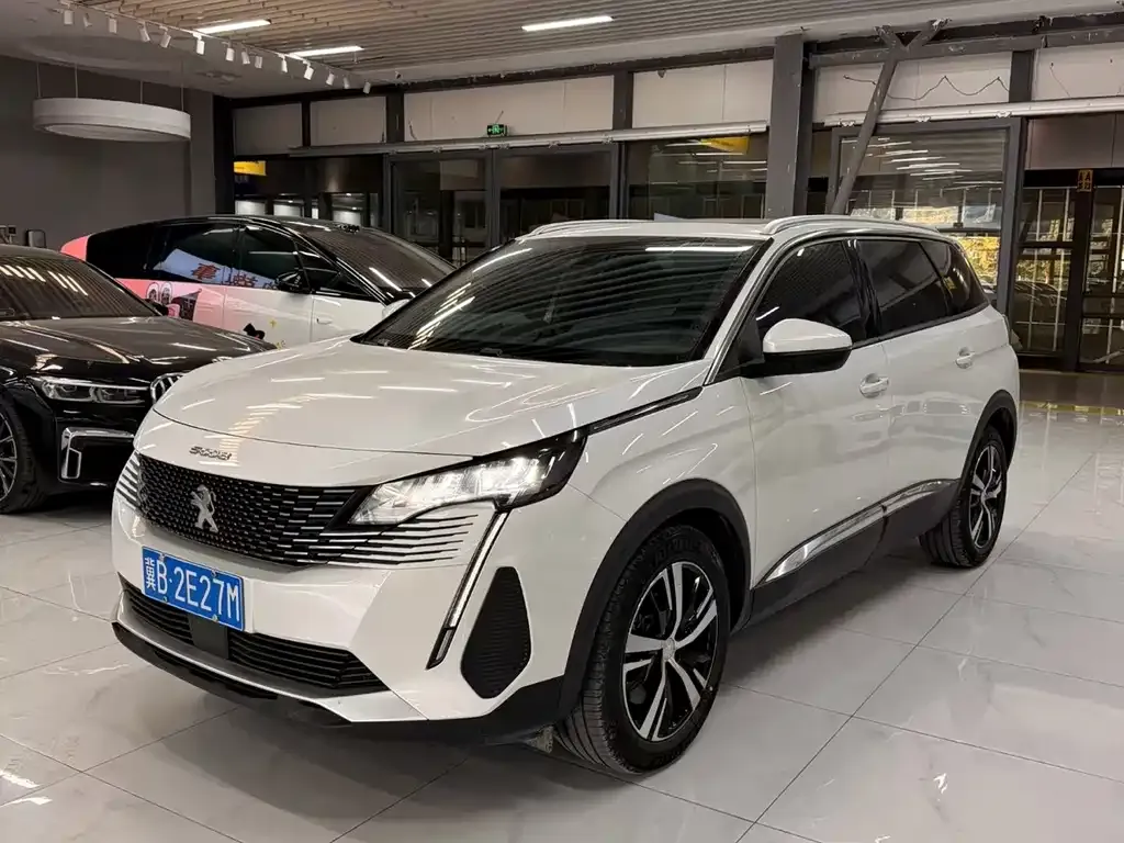 Peugeot 5008 2023 из CN, фото 1