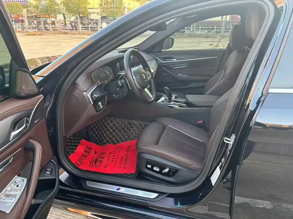 BMW 5 Series 2023 из CN, фото 2