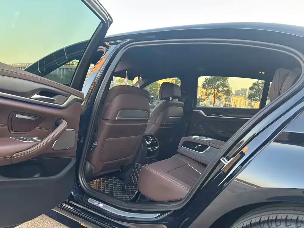 BMW 5 Series 2023 из CN, фото 4