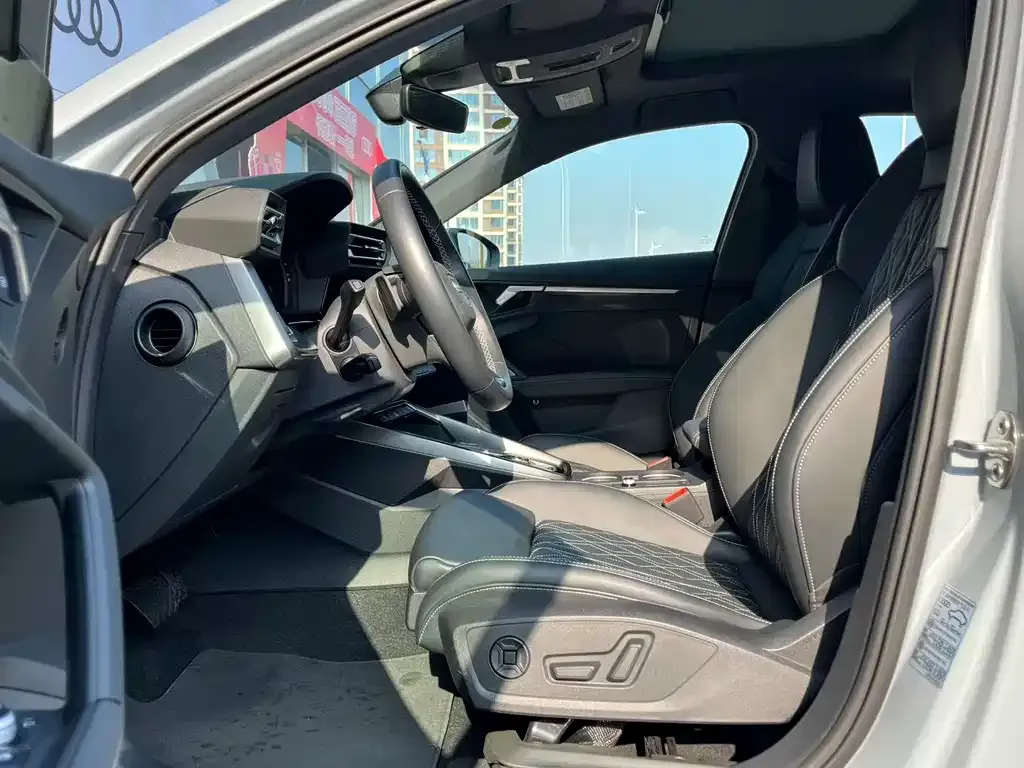 Audi A3 2024 из CN, фото 2