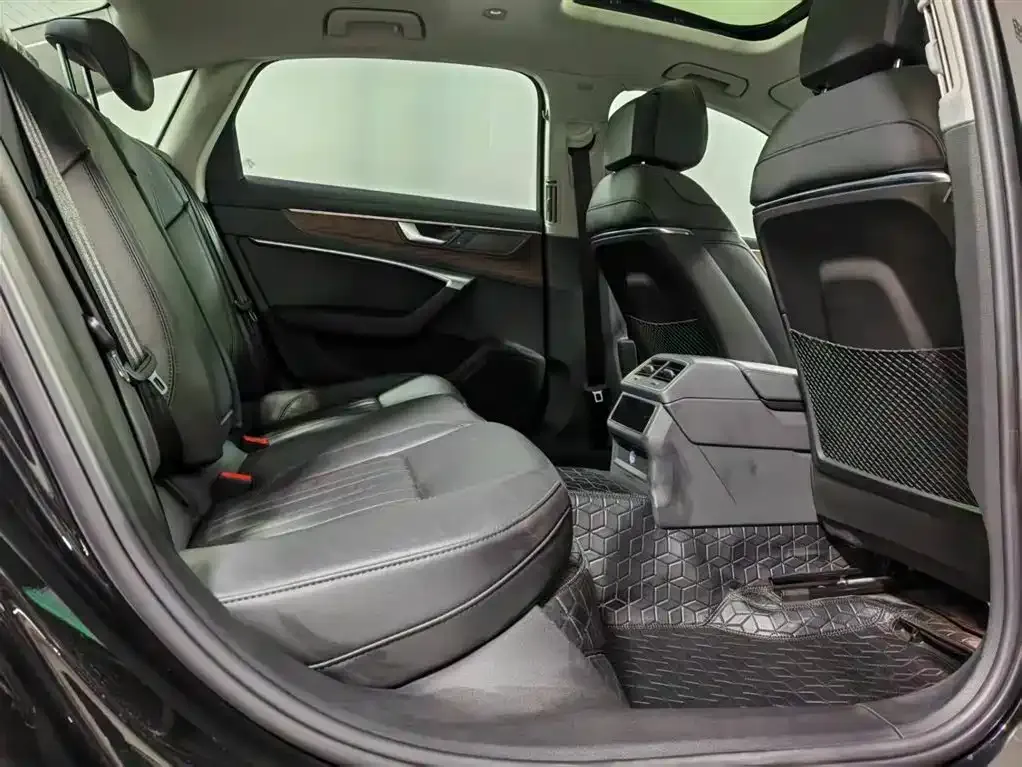 Audi A6L 2022 из CN, фото 6