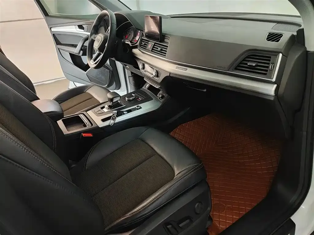 Audi Q5L 2021 из CN, фото 6