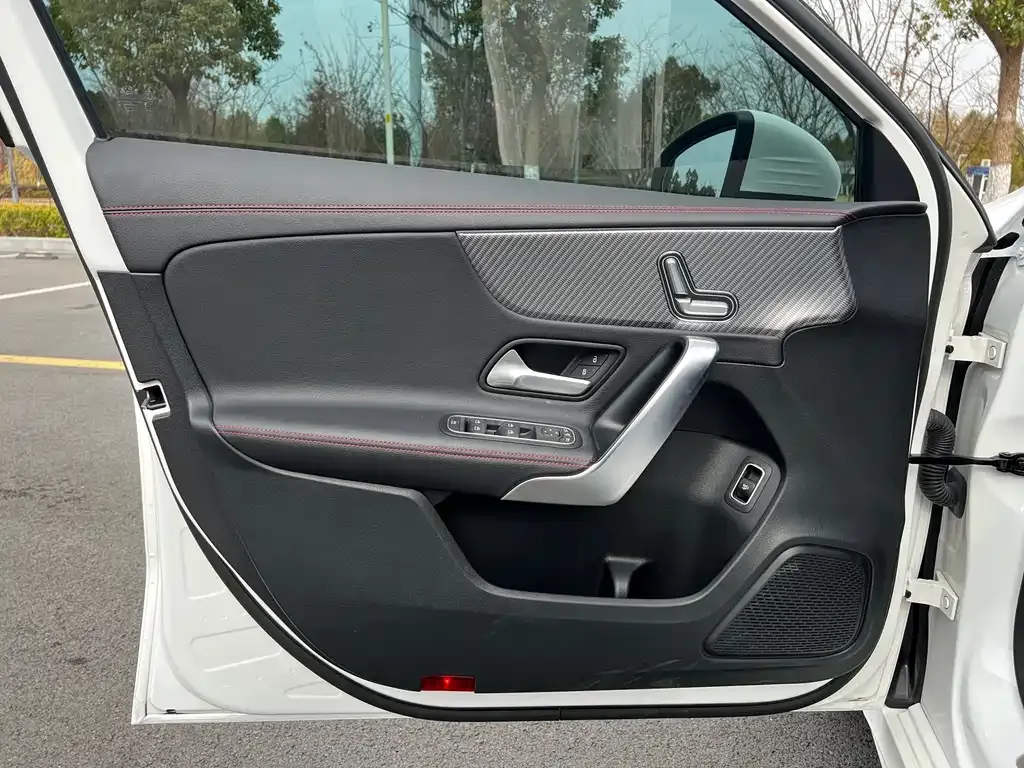 Mercedes-Benz A-Class 2024 из CN, фото 4