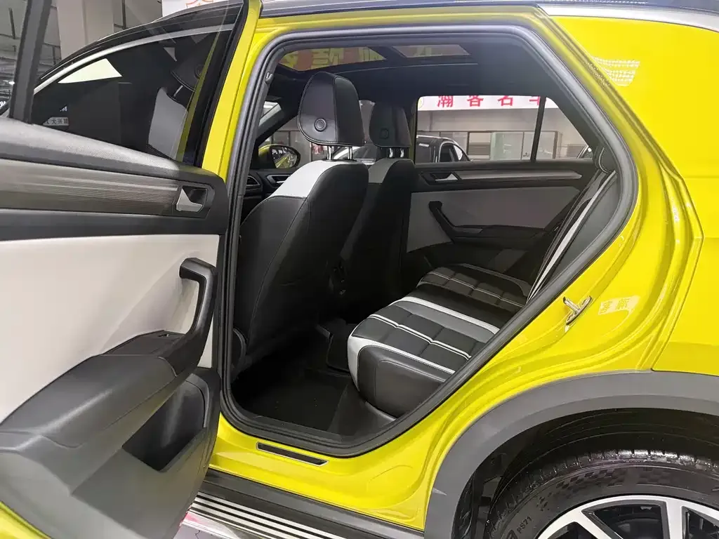 Volkswagen T-Roc 2023 из CN, фото 4
