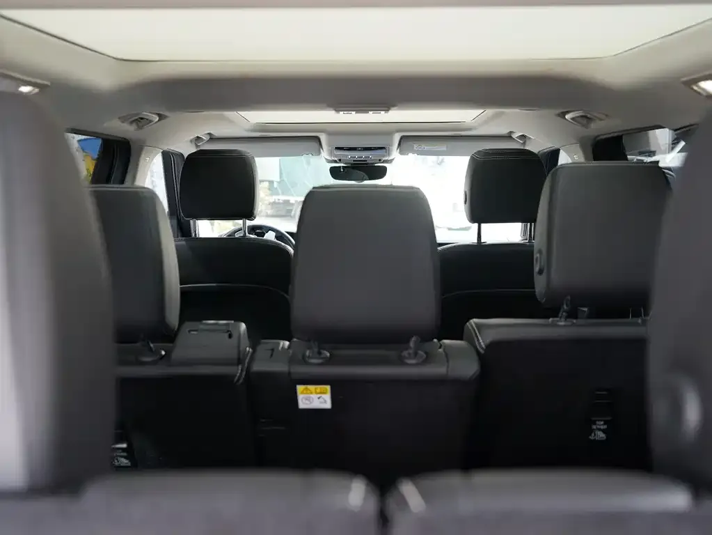Land Rover Discovery 2023 из CN, фото 2
