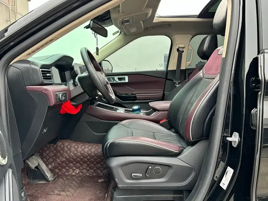 Ford Explorer 2023 из CN, фото 2