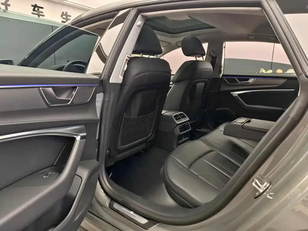 Audi A7 2021 из CN, фото 4