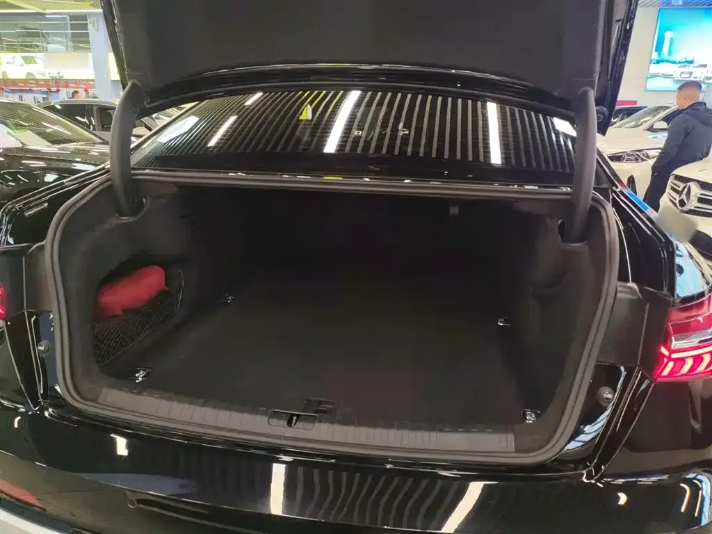 Audi A6L 2023 из CN, фото 9